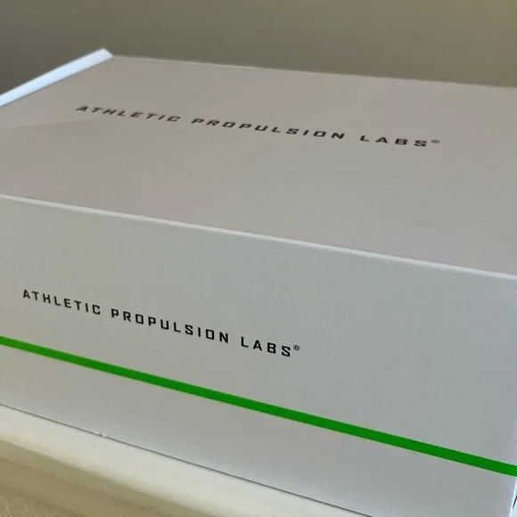 NEW APL Women’s Techloom Tracer Beach/Metallic Pearl/White Size 7.5 - Picture 11 of 13